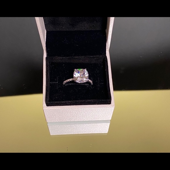 White sapphire 💯 Authentic - Picture 5 of 8